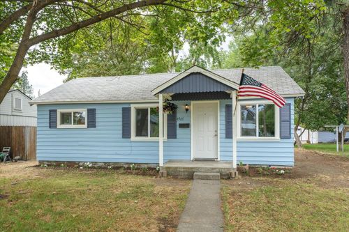 4927 N Walnut St, Spokane, WA, 99205-5452 | Card Image