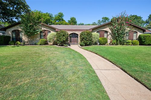 1204 Springwood Ct, Euless, TX, 76040-5960 | Card Image