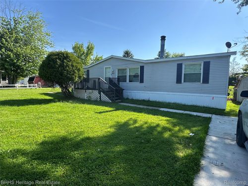 823 Linden St, Fowlerville, MI, 48836-8512 | Card Image