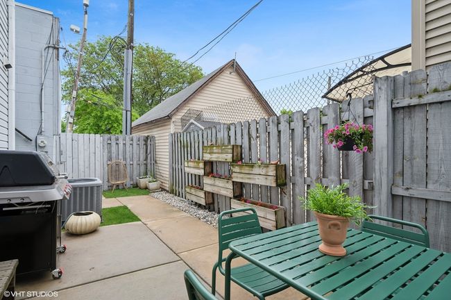 Accessible via sliders off the dining area | Image 15