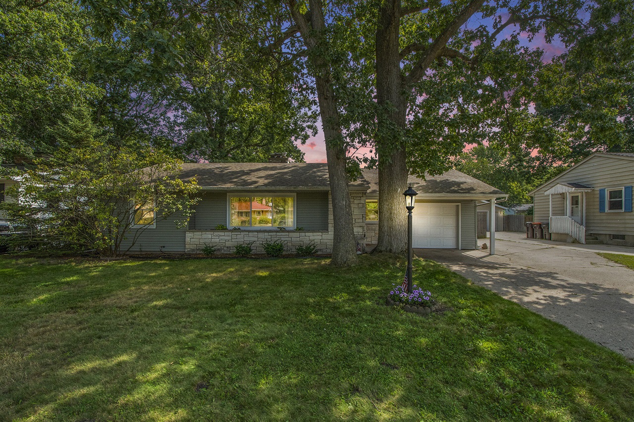 32nd St, Wyoming, MI 49509