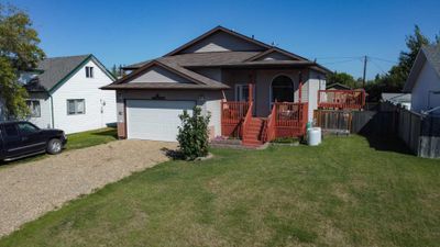 4503 50 St, House detached with 3 bedrooms, 2 bathrooms and 4 parking in Rycroft AB | Image 1