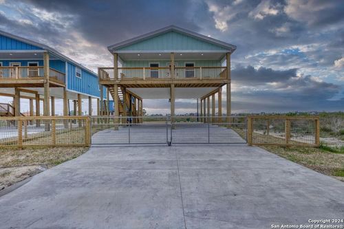 371 W Misty Oak Ln, Rockport, TX, 78382-9332 | Card Image