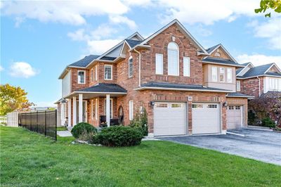 95 Thoroughbred Blvd, Townhouse with 4 bedrooms, 3 bathrooms and 6 parking in Ancaster ON | Image 1