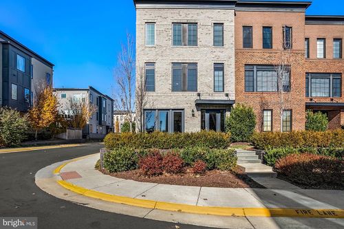 23110 Lavallette Sq, BRAMBLETON, VA, 20148-4902 | Card Image