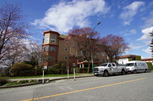 303-111 W 5th St, North Vancouver, BC, V7M1J6 | Card Image