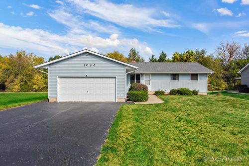 1084 Holiday Dr, Sandwich, IL, 60548 | Card Image