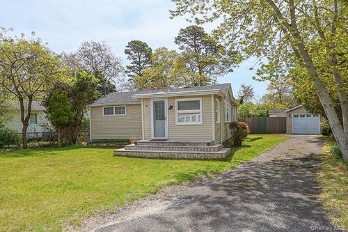 14 Lincoln Rd, Hampton Bays, NY, 11946-3017 | Card Image
