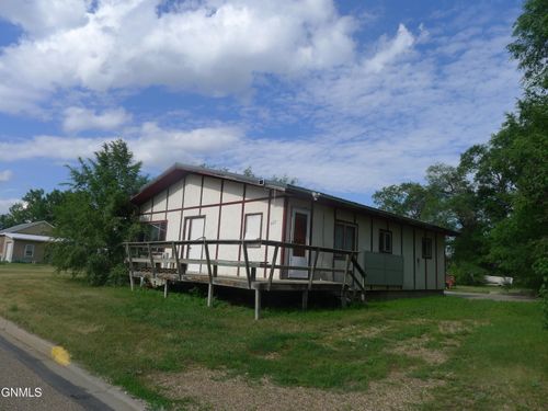 507 Lyon St, Stanton, ND, 58571 | Card Image