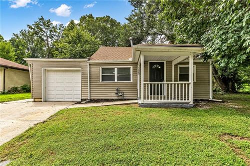 3820 N Brighton Ave, Kansas City, MO, 64117-2831 | Card Image
