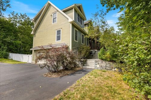 137 Garland Dr, Pelham, NH, 03076-3576 | Card Image