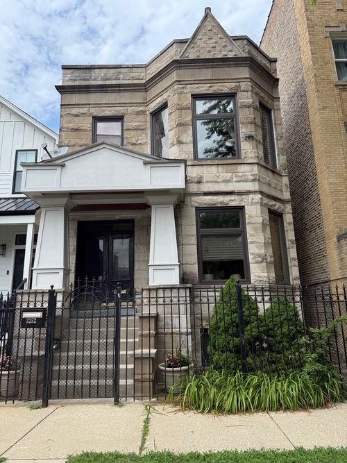 2-3252 W Crystal St, Chicago, IL, 60651-2401 | Card Image