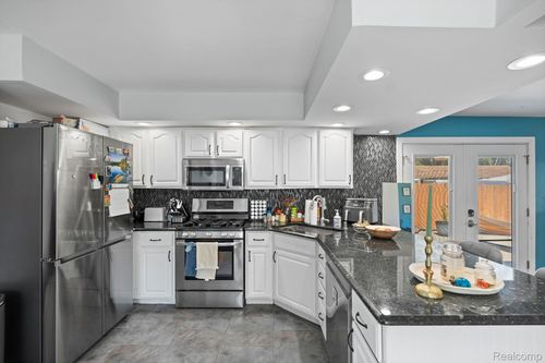 22527 Avon St, Saint Clair Shores, MI, 48082-1481 | Card Image