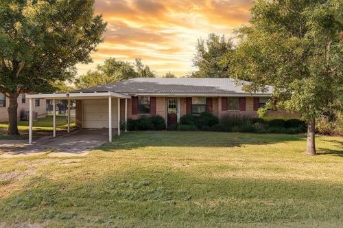 724 E Main St, Pilot Point, TX, 76258-4435 | Card Image