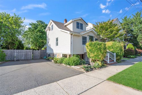 27 Locust St, Greenvale, NY, 11548-1110 | Card Image