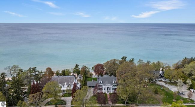 431 Michigan Ave, House other with 10 bedrooms, 7 bathrooms and null parking in Charlevoix MI | Image 88