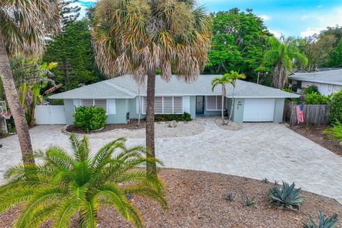 326 Mehlenbacher Rd, BELLEAIR, FL, 33756-1631 | Card Image
