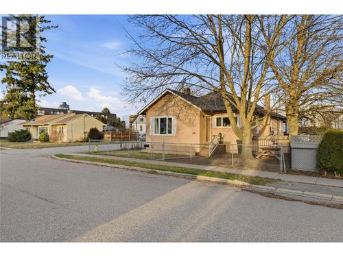 1941 Water St, Kelowna, BC, V1Y1K8 | Card Image