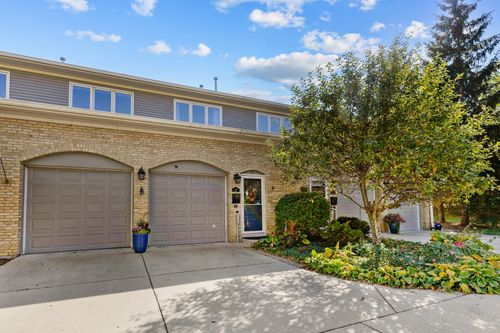 23 Rienzi Ln, Highwood, IL, 60040-2012 | Card Image