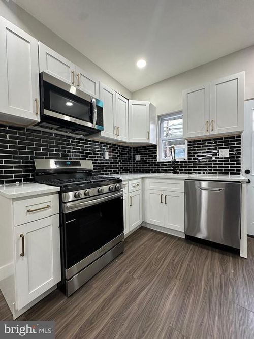 2428 S Beulah St, PHILADELPHIA, PA, 19148-3803 | Card Image