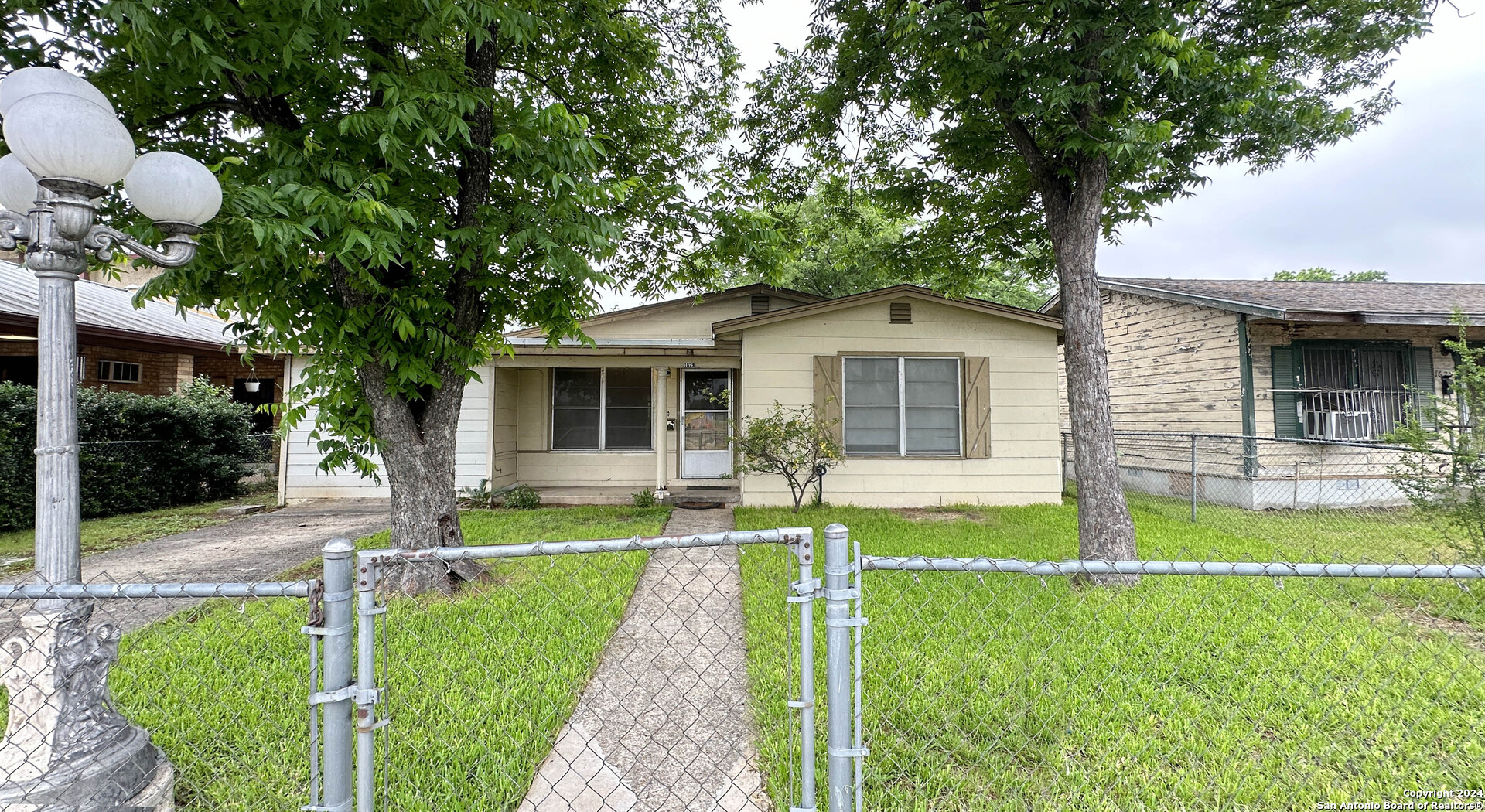 Wildwood Dr, San Antonio, TX 78201