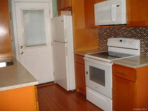 253 Frederick Ave, Floral Park, NY, 11001-3514 | Card Image