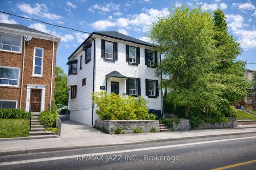 118 Eastwood Rd, Toronto, ON, M4L2C9 | Card Image