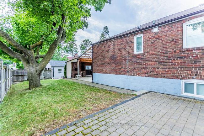 38 Montcalm Ave, House other with 2 bedrooms, 2 bathrooms and 4 parking in York ON | Image 22