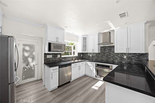 647 W Montecito Ave, Sierra Madre, CA, 91024-1617 | Card Image