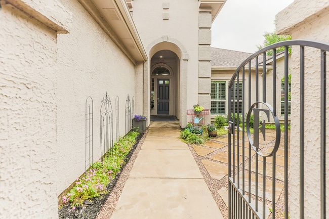 Gated Courtyard | Image 4