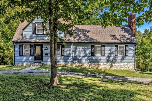 818 W 30th St, Independence, MO, 64055-2304 | Card Image