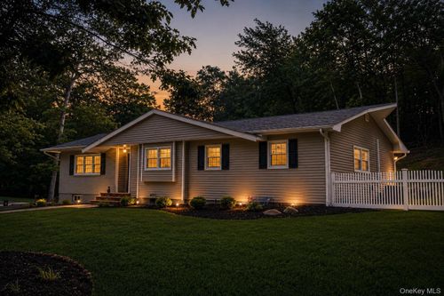 1 Gables Blvd, Setauket, NY, 11733-2607 | Card Image