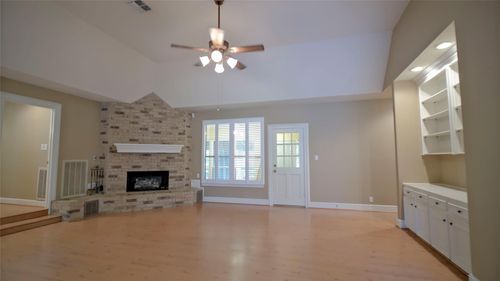 26 Royal Dalton Cir, Conroe, TX, 77304-9718 | Card Image