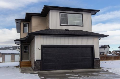 256 Augustus Way, Penhold, AB, T0M0B7 | Card Image
