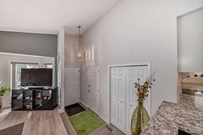 23 Sanderling Rise Nw, Home with 4 bedrooms, 3 bathrooms and 5 parking in Calgary AB | Image 10
