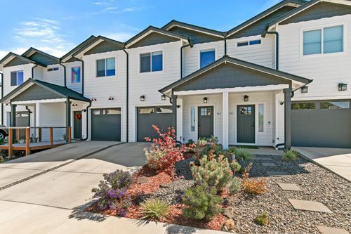 303 Everett Way, Talent, OR, 97540-9431 | Card Image