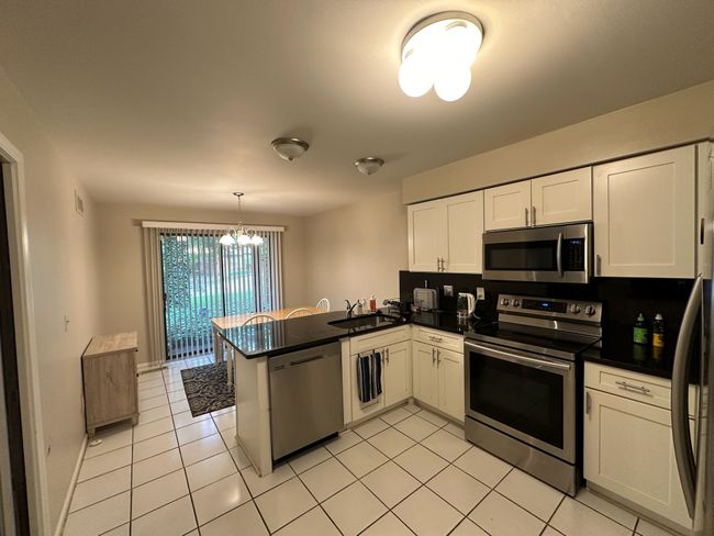1885 Chipping Way, Condo with 4 bedrooms, 3 bathrooms and null parking in Bloomfield Hills MI | Image 7