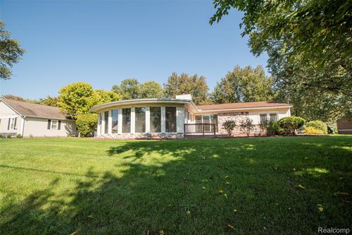 3023 Middlebury Ln, Bloomfield Hills, MI, 48301-4174 | Card Image