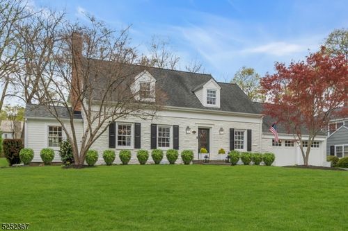 21 Oak Dr, Chatham, NJ, 07928-1813 | Card Image