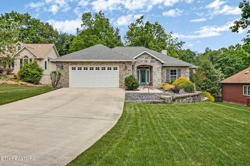 10 Brooks Ln, Crossville, TN, 38558-2817 | Card Image