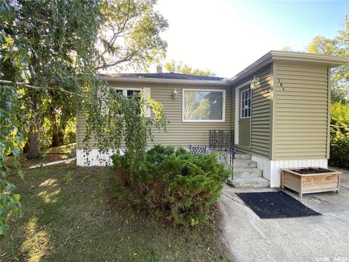 204 4th St E, Carnduff, SK, S0C | Card Image