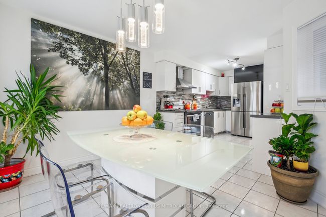 8 Louana Cres, Condo with 4 bedrooms, 4 bathrooms and 2 parking in Vaughan ON | Image 12