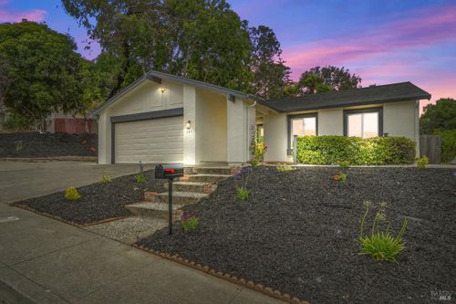 546 Hastings Dr, Benicia, CA, 94510-1326 | Card Image