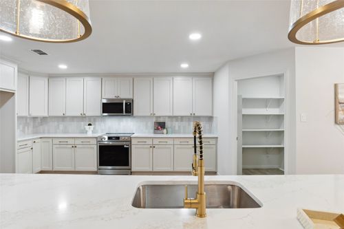 5501 Pandale Valley Dr, Mckinney, TX, 75071-7721 | Card Image
