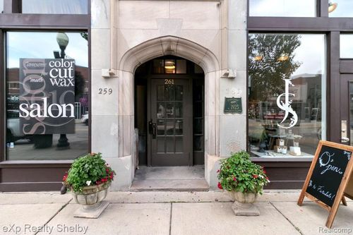 302-259 W 9 Mile Rd, Ferndale, MI, 48220-1795 | Card Image