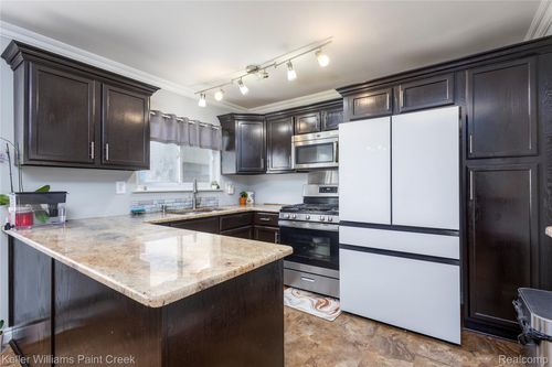 12403 York Dr, Sterling Heights, MI, 48313-1069 | Card Image