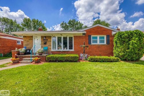 31557 Kelly Rd, Fraser, MI, 48026-2465 | Card Image