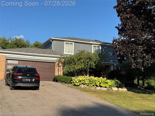 6043 Ledgeway Dr, West Bloomfield, MI, 48322-2442 | Card Image