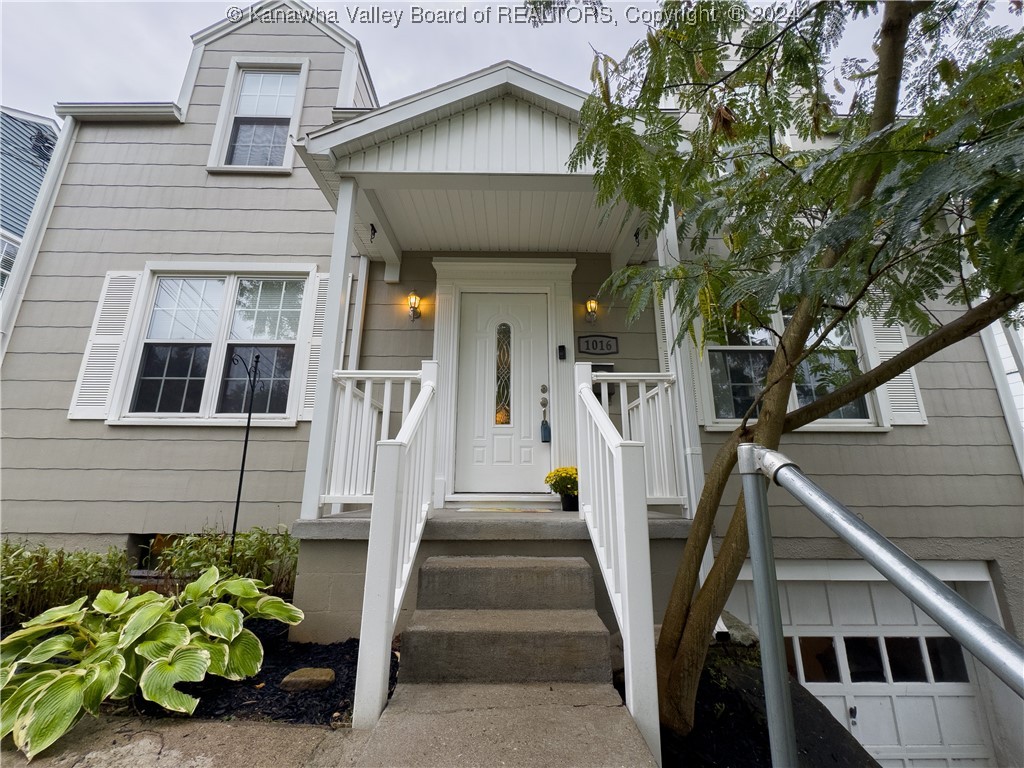 Valley Rd, Charleston, WV 25302
