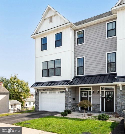 711 Mill St, BRIDGEPORT, PA, 19405 | Card Image